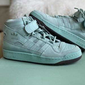 NWT - Ivy Park x Forum Mid Green Tint size 7.5